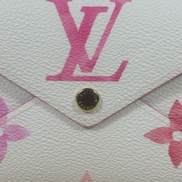 Stunning Rare Louis Vuitton Medium Kirigami Watercolor Sold - Picture 2 of 11